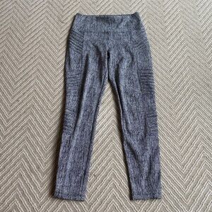Athleta Textured Delancey moto tights size small